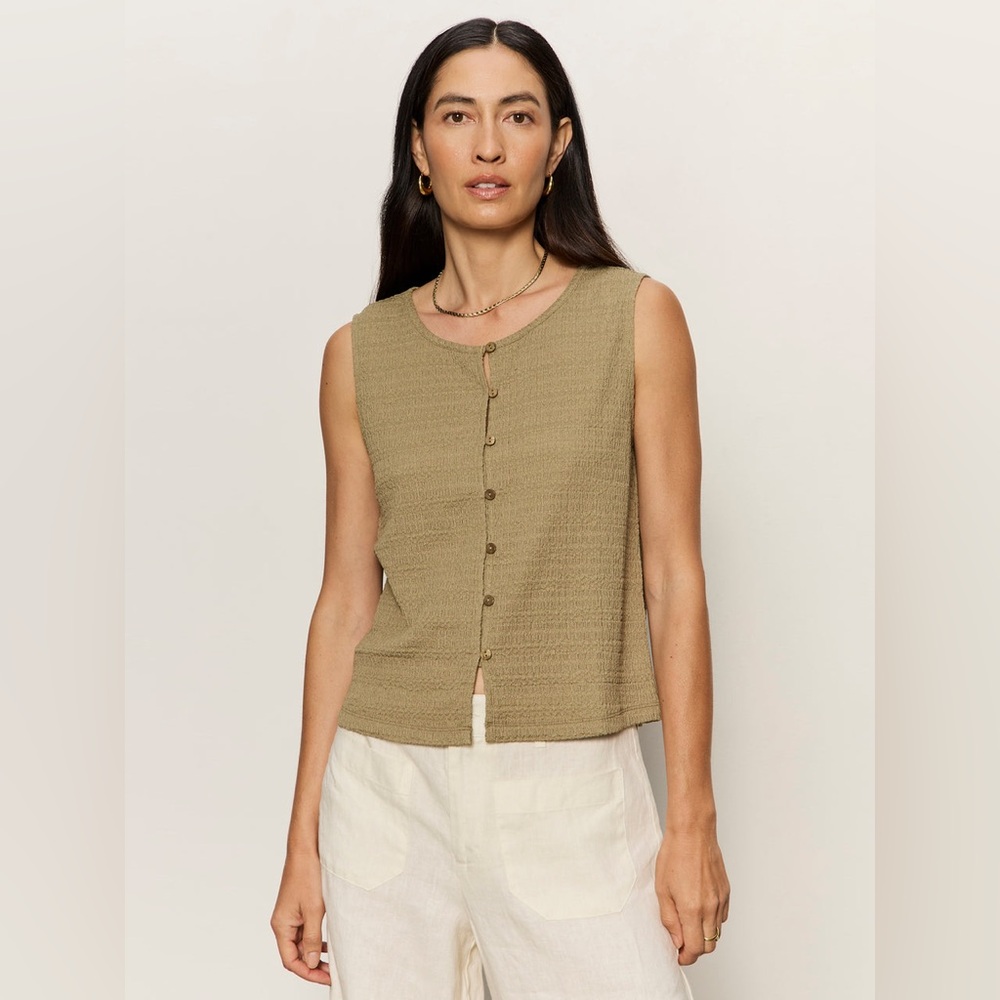 NWT Sanctuary Textured Vacation Shell in Covert Green